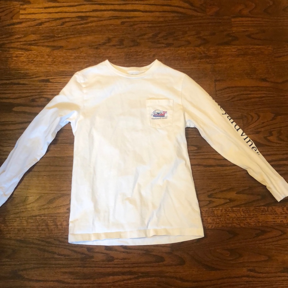 Vineyard vines long sleeve white tee size boys S